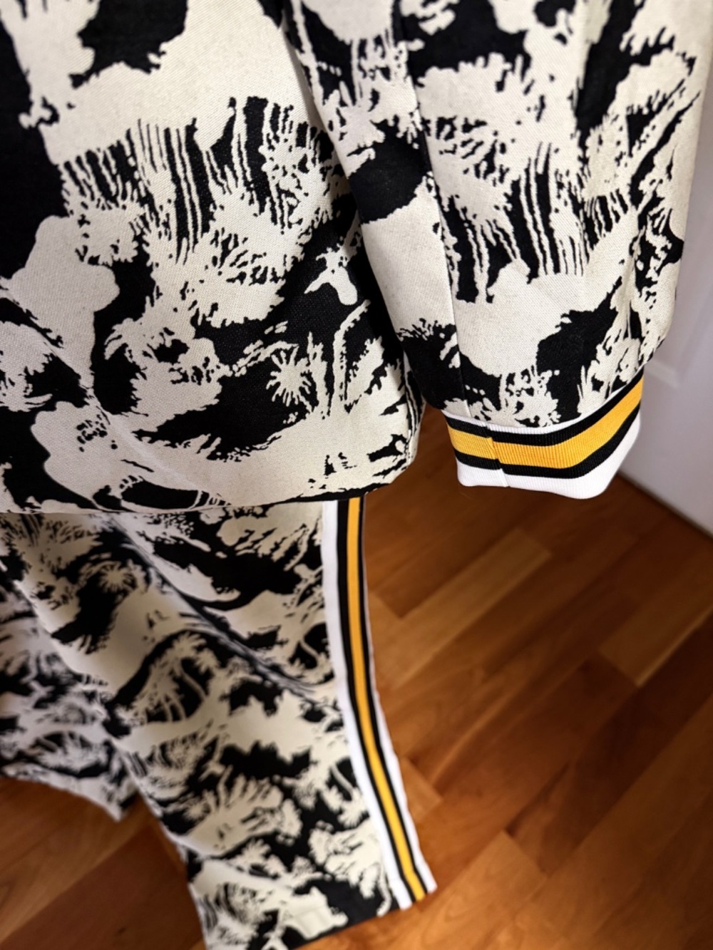 AKIRA BLACK | WHITE | YELLOW PANTSUIT NWT XL - Picture 3 of 9